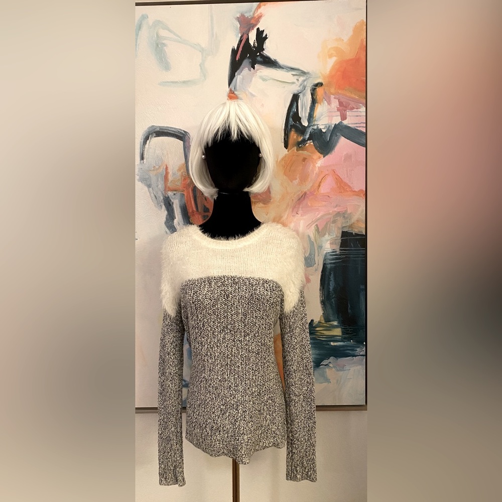 Two by Vince Camuto fuzzy oversized pullover. White and Black.